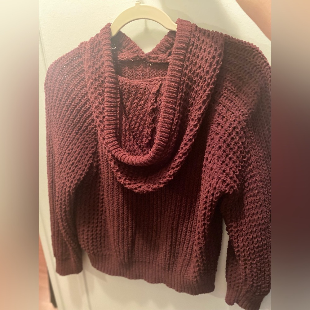 Long sleeve sweater hooded